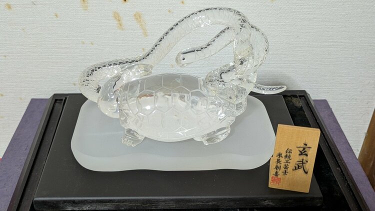 玄武 水晶美術工芸品（美術品・骨董品）の商品画像 - 査定依頼日：2026年7月23日 - 最高査定価格：3,000円