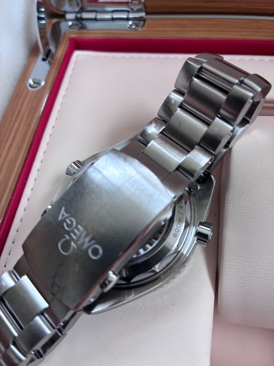 オメガ シーマスター 215.30.40.20.01.001（高級時計）の商品画像 - 査定依頼日：2025年12月17日 - 最高査定価格：580,000円