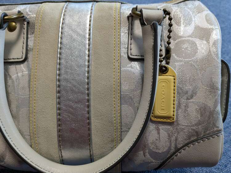 2186（ブランドバッグ）の商品画像 - 査定依頼日：2025年2月13日 - 最高査定価格：2,500円