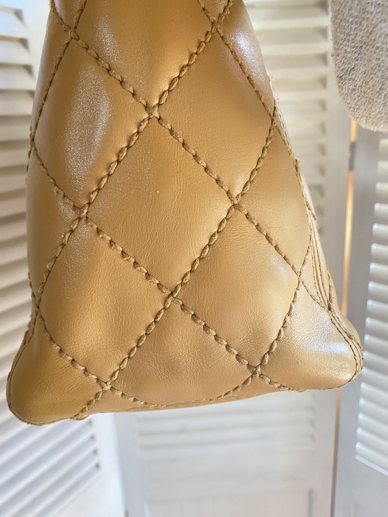 訳あり　シャネルワイルドステッチ　トートショルダー（ブランドバッグ）の商品画像 - 査定依頼日：2022年4月4日