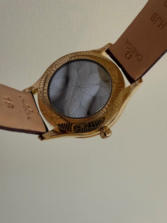 トレゾル36ムーンシャインゴールド　レザーストラップ（高級時計）の商品画像 - 査定依頼日：2025年5月22日 - 最高査定価格：630,000円