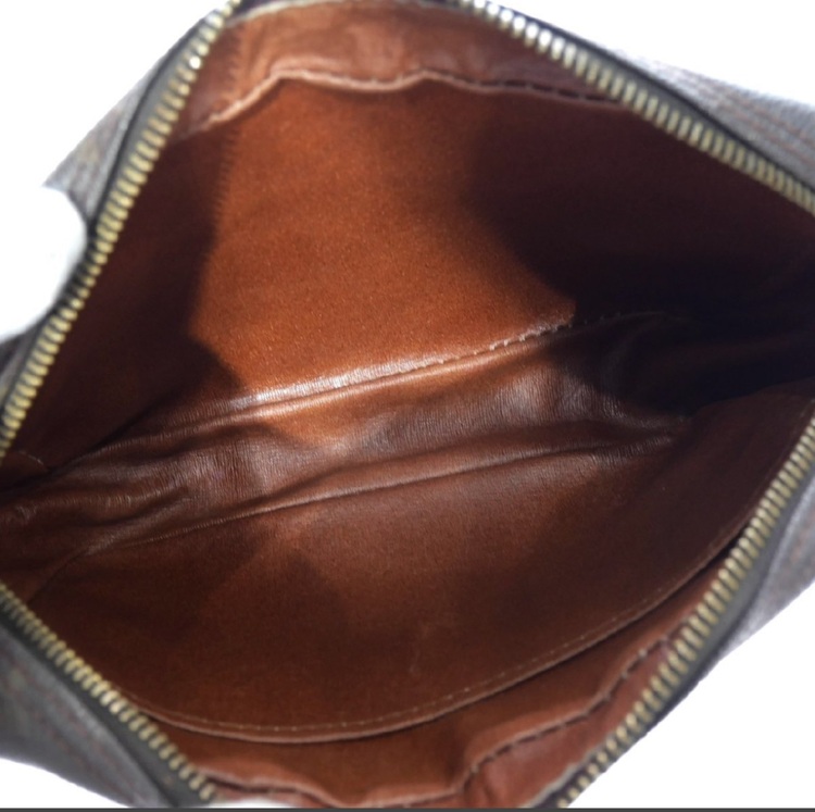 LOUIS VUITTON ルイヴィトン コンピエーニュ23 M5（ブランドバッグ）の商品画像 - 査定依頼日：2025年10月27日 - 最高査定価格：25,000円