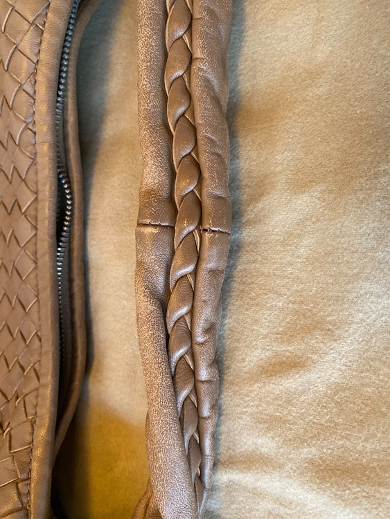  115654 V0016 ショルダーバッグ（ブランドバッグ）の商品画像 - 査定依頼日：2026年3月22日 - 最高査定価格：110,000円