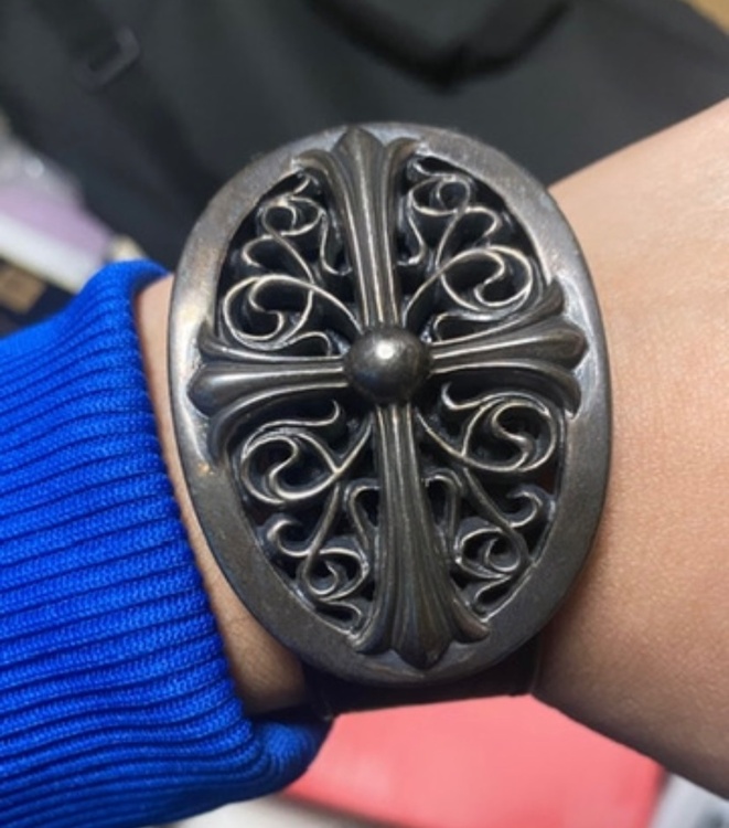 クラシックオーバルクロスブレスレット（古着・ファッション）の商品画像 - 査定依頼日：2026年4月1日 - 最高査定価格：110,000円