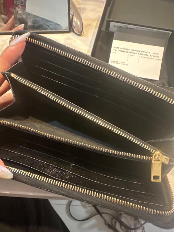 358094（ブランド財布・小物）の商品画像 - 査定依頼日：2025年9月28日 - 最高査定価格：13,000円