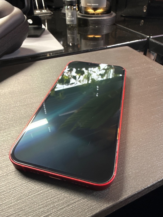 iPhone iPhone 13 128GB au（スマホ）の商品画像 - 査定依頼日：2026年9月8日 - 最高査定価格：33,000円