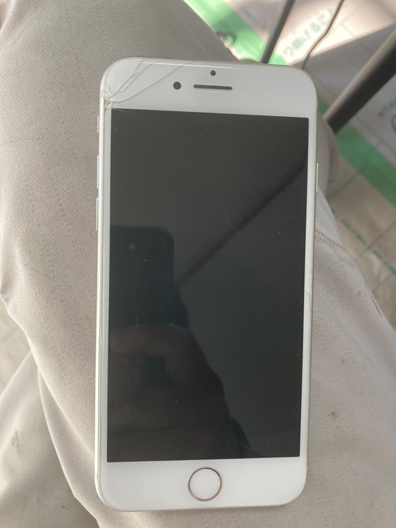 アイホンSE2世代（スマホ）の商品画像 - 査定依頼日：2026年4月2日 - 最高査定価格：3,000円