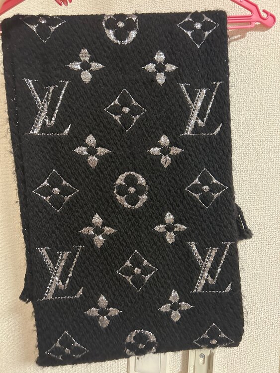 ルイ・ヴィトン M75833 エシャルプ・ロゴマニア（古着・ファッション）の商品画像 - 査定依頼日：2025年5月17日 - 最高査定価格：13,000円
