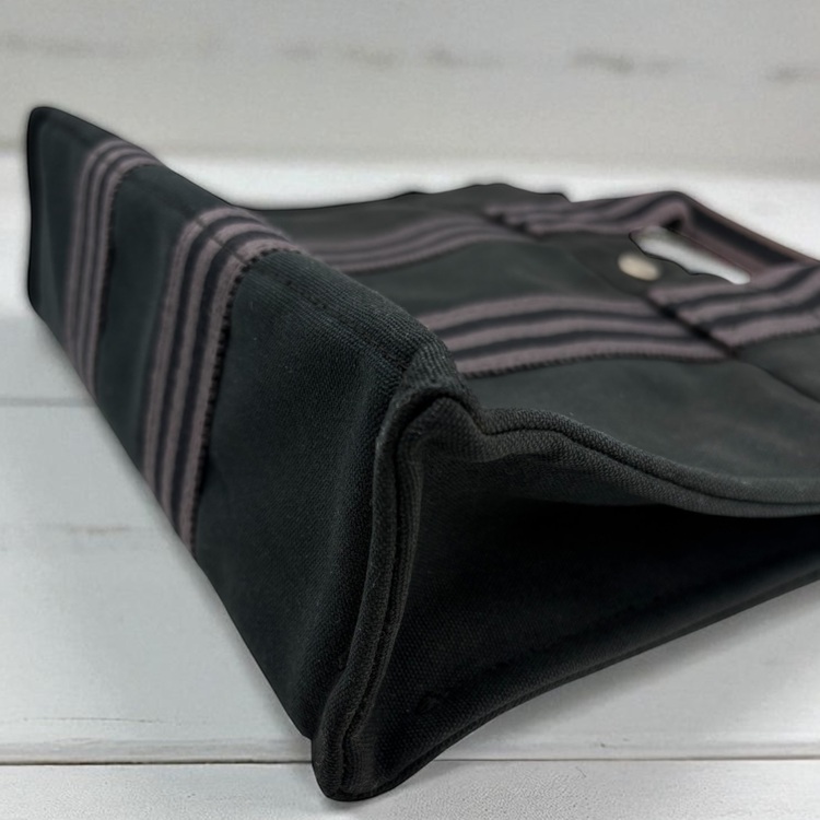 エルメス フールトゥ PM トートバッグ キャンパス地 黒系（ブランドバッグ）の商品画像 - 査定依頼日：2025年10月1日 - 最高査定価格：8,000円