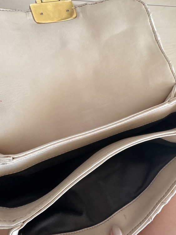 ミュウミュウ  （ブランドバッグ）の商品画像 - 査定依頼日：2025年8月30日 - 最高査定価格：15,000円