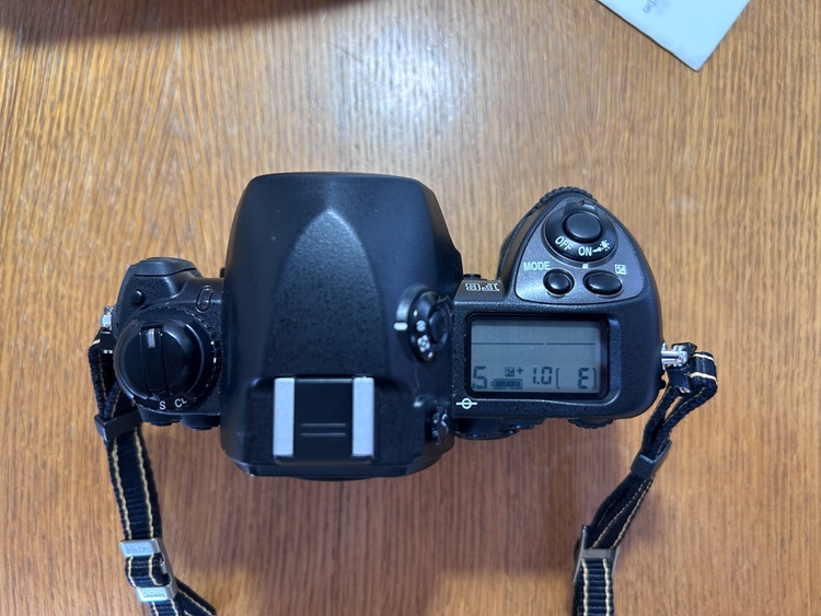 F6（カメラ）の商品画像 - 査定依頼日：2026年2月8日 - 最高査定価格：140,000円