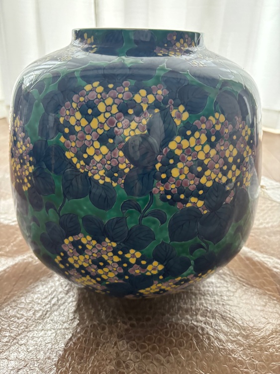 有田焼 錦彩作 花瓶（美術品・骨董品）の商品画像 - 査定依頼日：2025年11月8日 - 最高査定価格：5,000円