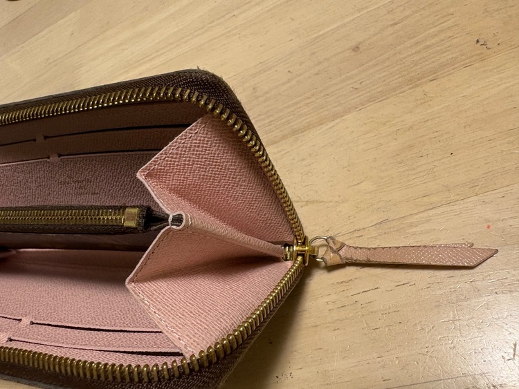 財布（ブランド財布・小物）の商品画像 - 査定依頼日：2025年10月17日 - 最高査定価格：5,000円