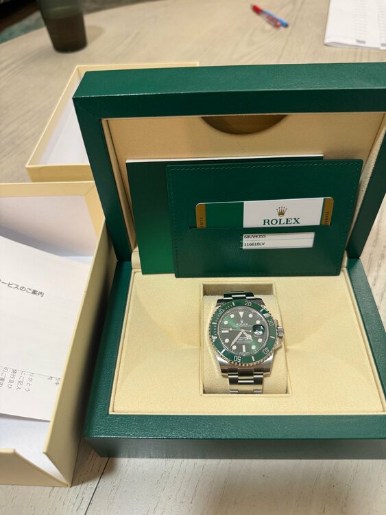 サブマリーナー 116610LV SS グリーン文字盤（高級時計）の商品画像 - 査定依頼日：2026年2月9日 - 最高査定価格：3,050,000円