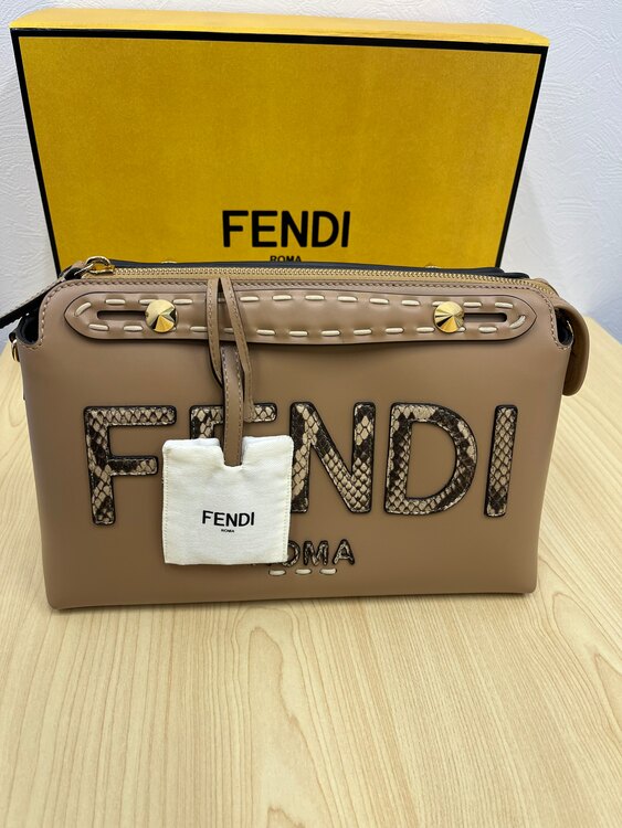 バイザウェイレザー×パイソン ベージュ2wayハンドバッグショルダーユーズッカ（ブランドバッグ）の商品画像 - 査定依頼日：2025年4月25日 - 最高査定価格：95,000円