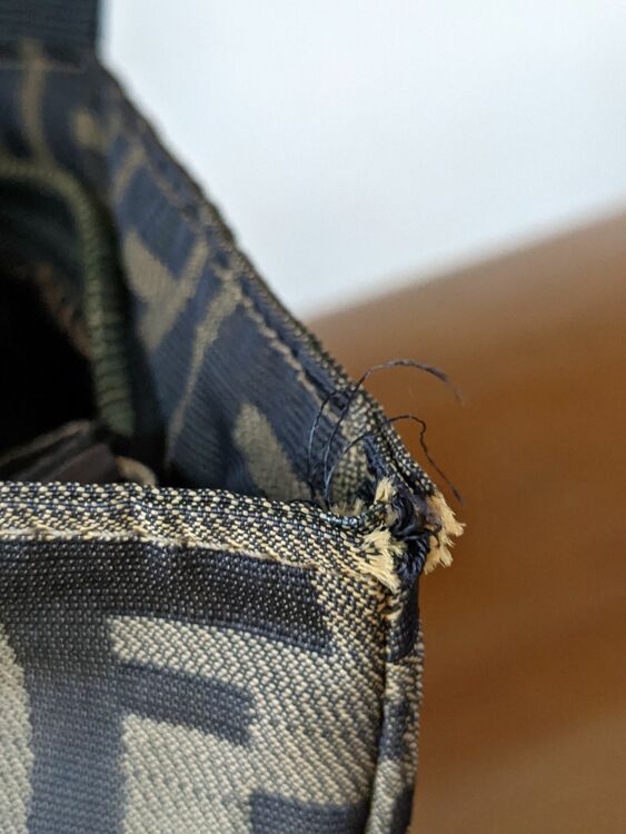 フェンディ  （ブランドバッグ）の商品画像 - 査定依頼日：2025年9月8日 - 最高査定価格：40,000円