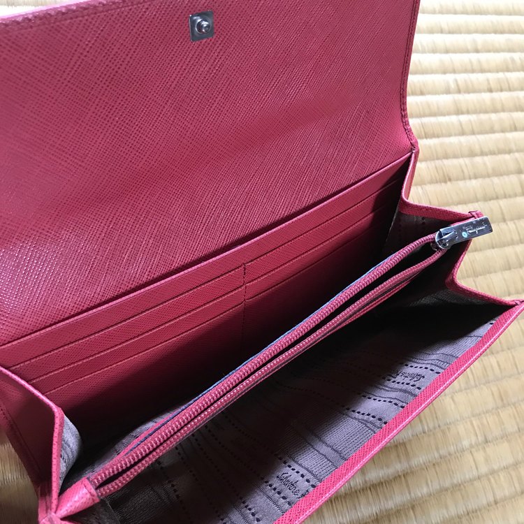フェラガモ　長財布（ブランド財布・小物）の商品画像 - 査定依頼日：2022年8月12日 - 最高査定価格：1,500円
