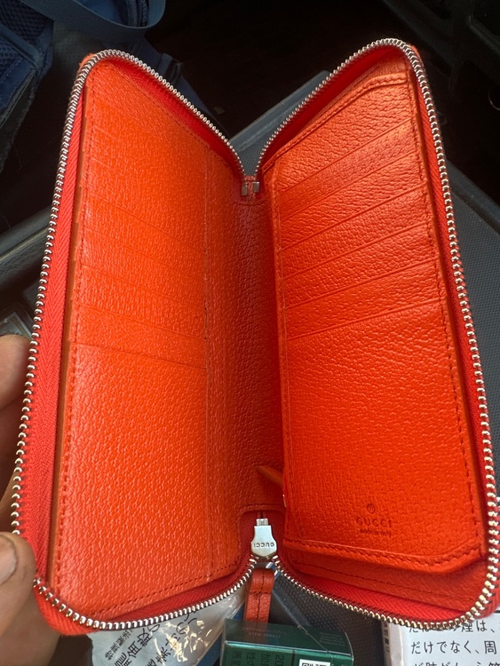 gucci ジップアラウンドウォレット オレンジ インテリア（ブランド財布・小物）の商品画像 - 査定依頼日：2026年1月21日 - 最高査定価格：100,000円