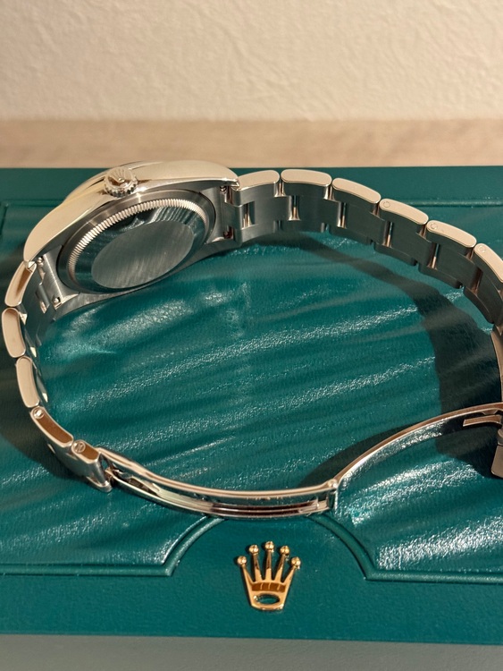 ロレックス パーペチュアル （高級時計）の商品画像 - 査定依頼日：2025年11月30日 - 最高査定価格：1,050,000円