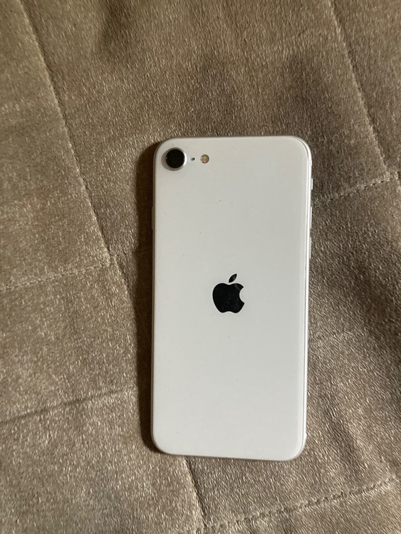 iPhone SE (第 2 世代) 128GB docomo（スマホ）の商品画像 - 査定依頼日：2025年9月30日 - 最高査定価格：17,000円