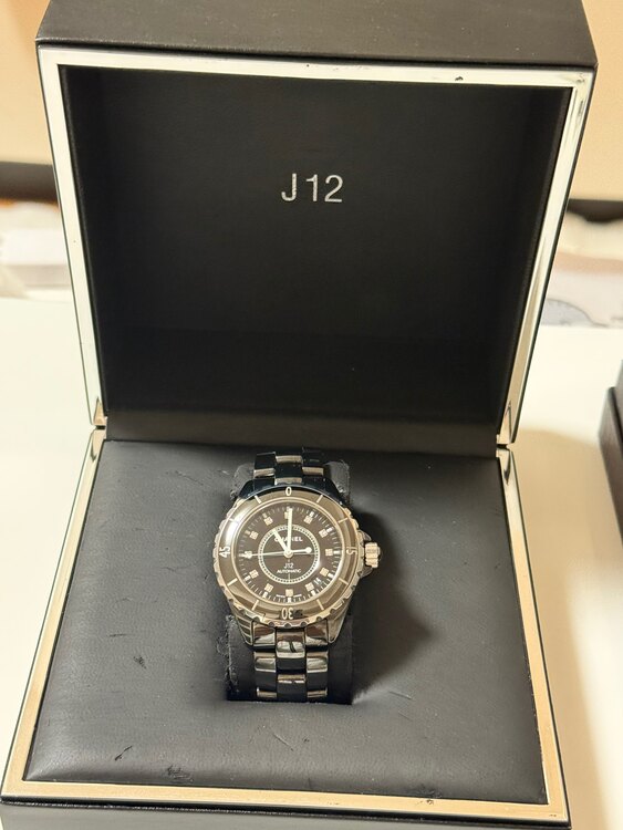 シャネル J12 H162（高級時計）の商品画像 - 査定依頼日：2024年12月22日 - 最高査定価格：400,000円