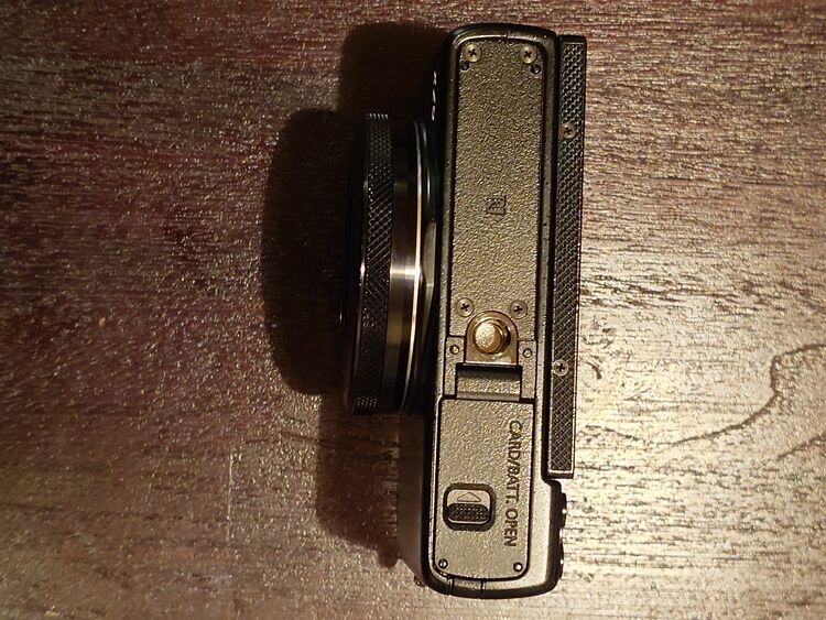 powershot G7x（カメラ）の商品画像 - 査定依頼日：2025年10月20日 - 最高査定価格：70,000円