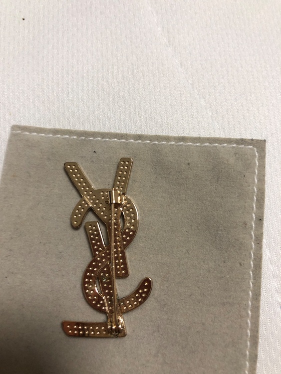 イヴ・サンローラン　ブローチ　ゴールド　ラインストーン（宝石）の商品画像 - 査定依頼日：2025年12月18日 - 最高査定価格：100,000円