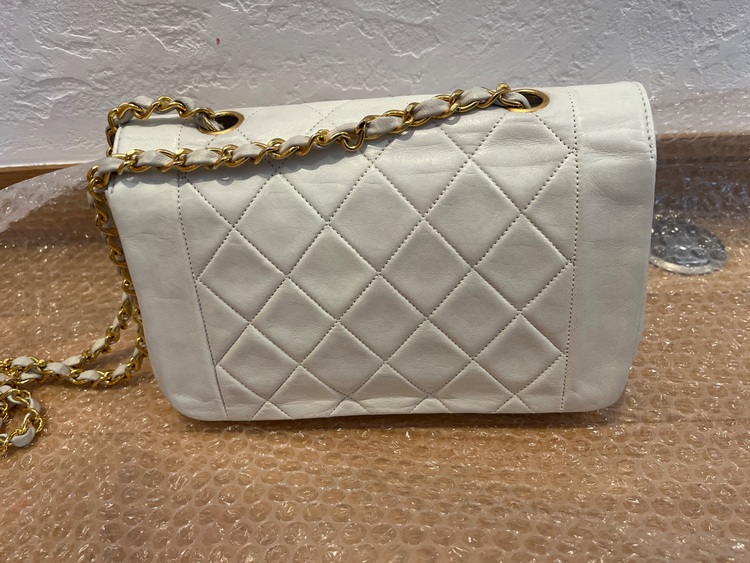 ダイアナ　チェーンショルダー（ブランドバッグ）の商品画像 - 査定依頼日：2025年11月18日 - 最高査定価格：180,000円