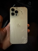 背面がとても割れていますが、正面の画面に影響はなく、問題なく使えます。（スマホ）の商品画像 - 査定依頼日：2026年6月8日 - 最高査定価格：32,000円