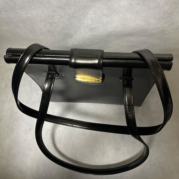 ショルダーバッグ（ブランドバッグ）の商品画像 - 査定依頼日：2026年2月25日 - 最高査定価格：20,000円