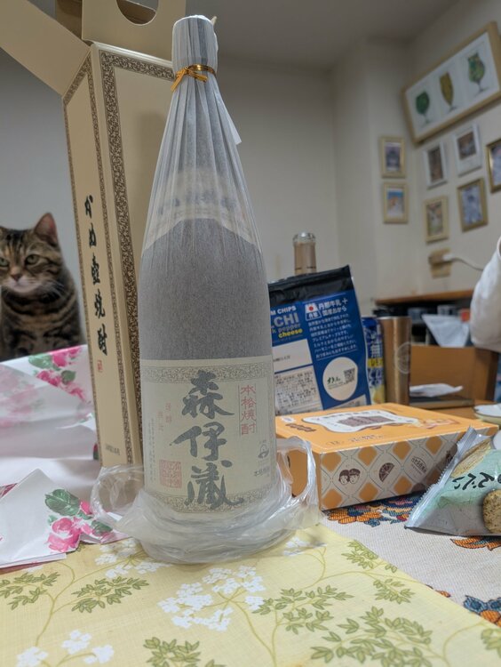 本格焼酎森伊蔵芳醇無比1.8L（お酒）の商品画像 - 査定依頼日：2026年5月5日 - 最高査定価格：12,500円