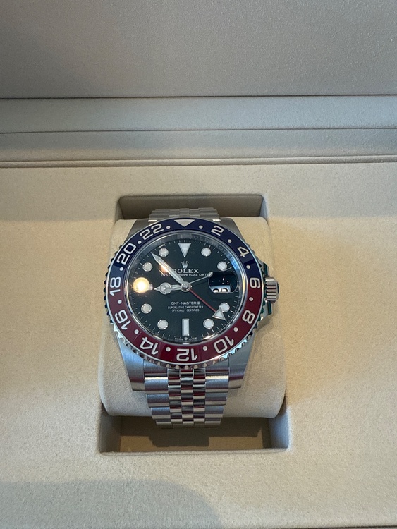 ロレックス GMTマスター （高級時計）の商品画像 - 査定依頼日：2025年12月11日 - 最高査定価格：3,650,000円