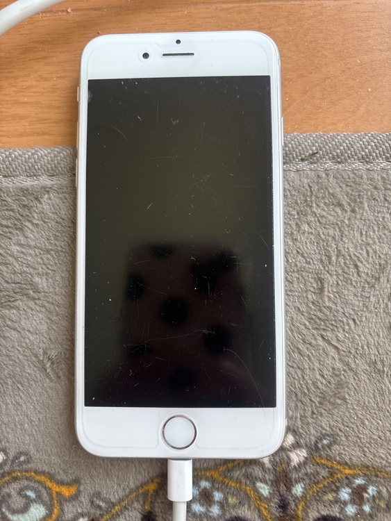 iPhone8（スマホ）の商品画像 - 査定依頼日：2026年6月3日 - 最高査定価格：6,000円