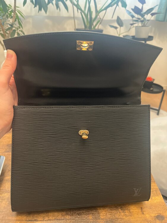 ルイヴィトン エピ （ブランドバッグ）の商品画像 - 査定依頼日：2025年4月2日 - 最高査定価格：50,000円