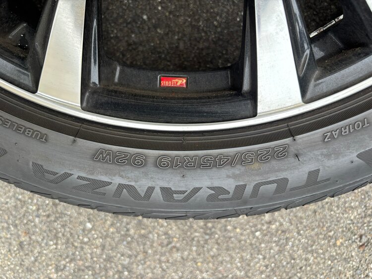 タイヤホイール（カー用品）の商品画像 - 査定依頼日：2025年4月2日 - 最高査定価格：500円