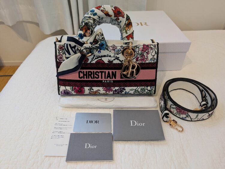 Lady D-Joy バッグ ミディアム（ブランドバッグ）の商品画像 - 査定依頼日：2025年11月28日 - 最高査定価格：300,000円