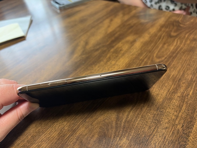 iPhone 13 Pro Max 256GB au（スマホ）の商品画像 - 査定依頼日：2026年4月29日 - 最高査定価格：61,000円