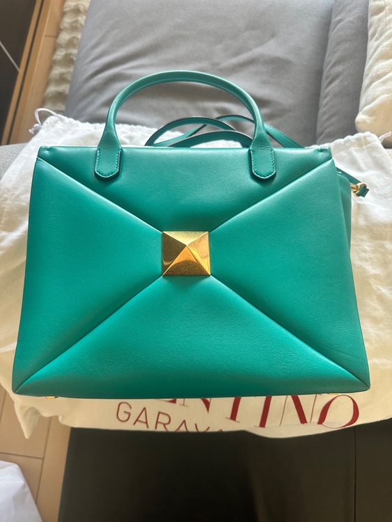 Valentino （ブランドバッグ）の商品画像 - 査定依頼日：2025年7月9日 - 最高査定価格：40,000円