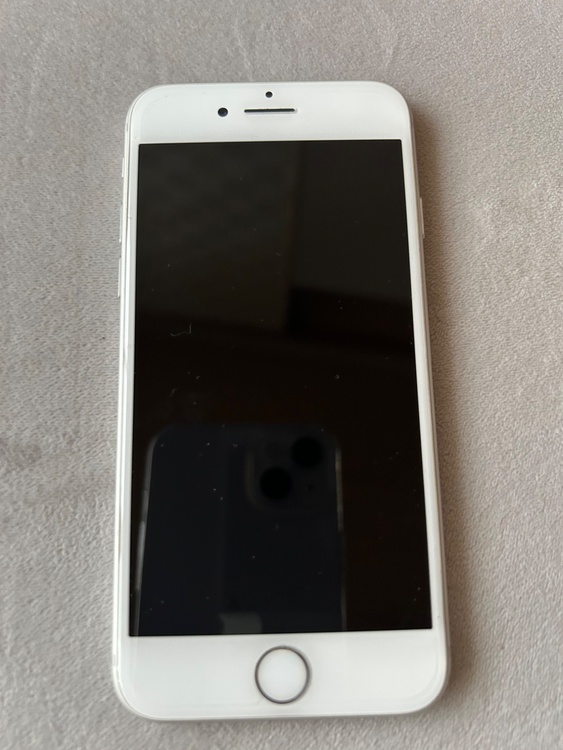 iPhone8 64GB SIMフリー（スマホ）の商品画像 - 査定依頼日：2026年2月26日 - 最高査定価格：4,000円