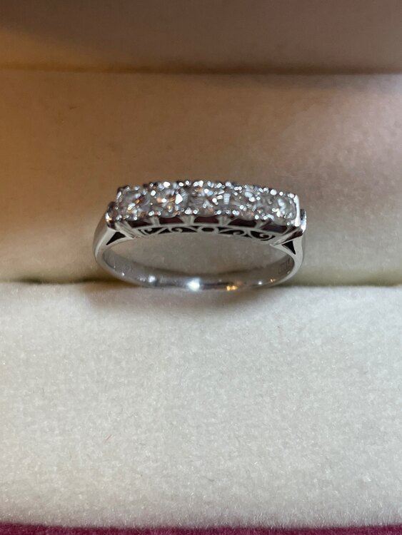 ダイヤモンド一文字リング（宝石）の商品画像 - 査定依頼日：2025年5月9日 - 最高査定価格：60,000円