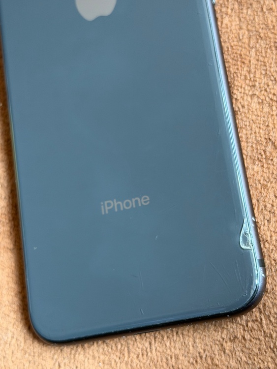 iPhone8（スマホ）の商品画像 - 査定依頼日：2026年3月3日 - 最高査定価格：5,500円