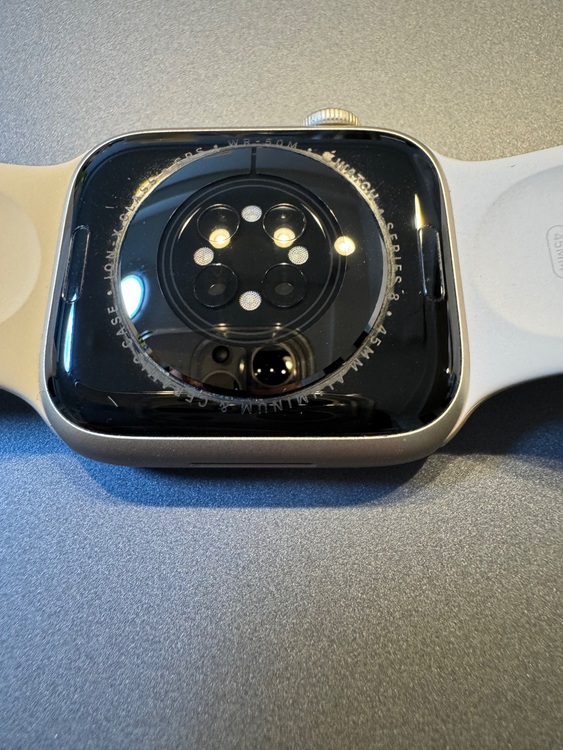 Apple Watch series8 アルミニウム スターライト 45mm（家電）の商品画像 - 査定依頼日：2025年9月30日 - 最高査定価格：10,000円