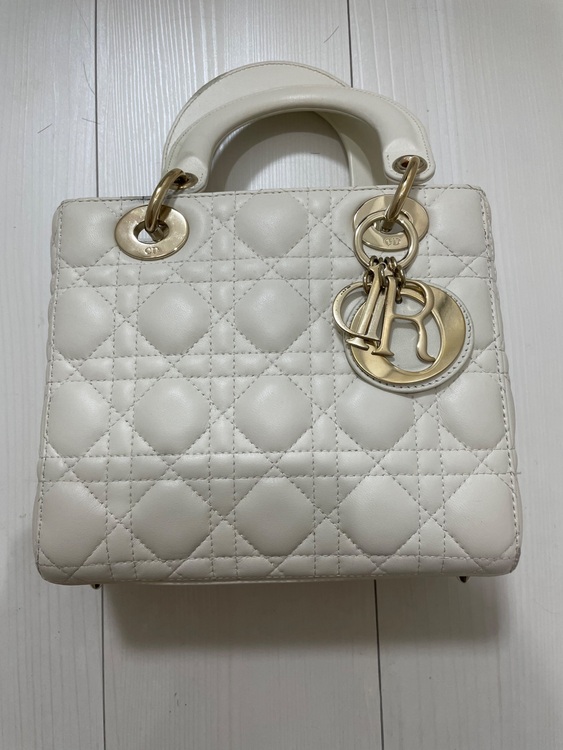 ディオール  （ブランドバッグ）の商品画像 - 査定依頼日：2025年6月27日 - 最高査定価格：300,000円