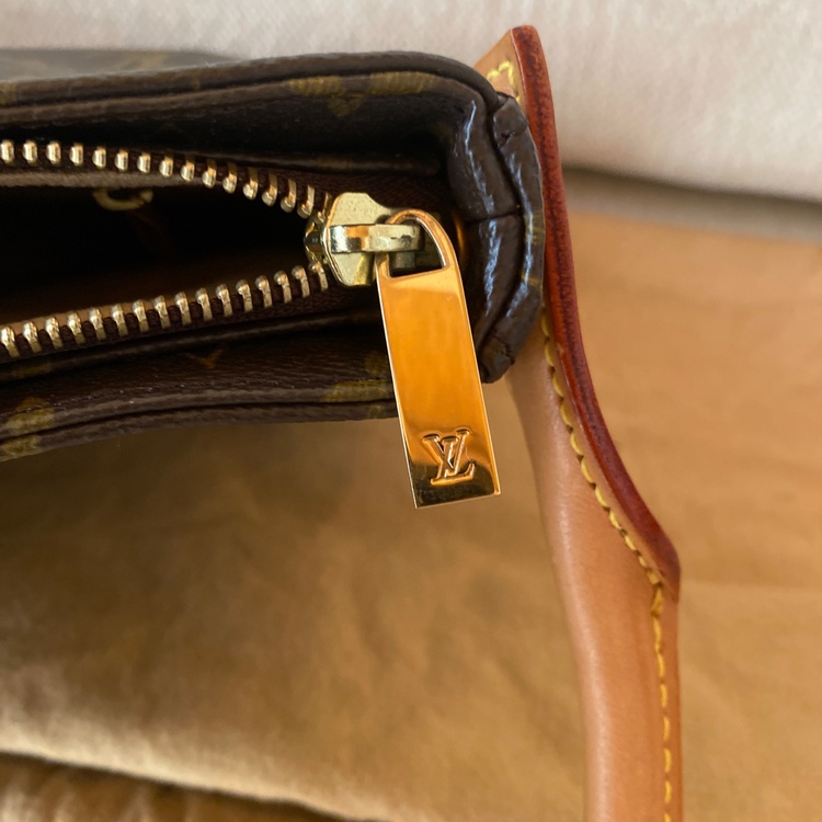 ルイヴィトン モノグラム ルーピング MM M51146 ショルダーバッグ（ブランドバッグ）の商品画像 - 査定依頼日：2026年3月22日 - 最高査定価格：100,000円