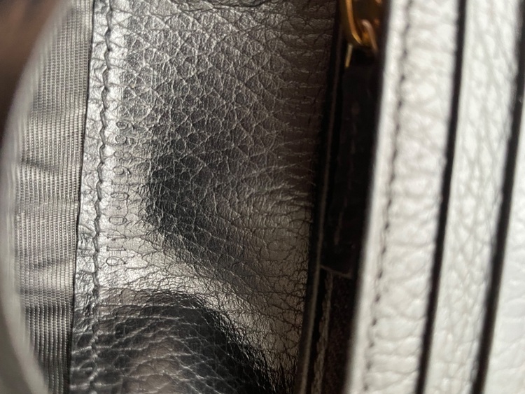 グッチ  GGマーモント 二つ折り財布 ミニ レザー PVC ブラック（ブランドバッグ）の商品画像 - 査定依頼日：2025年7月18日 - 最高査定価格：43,000円