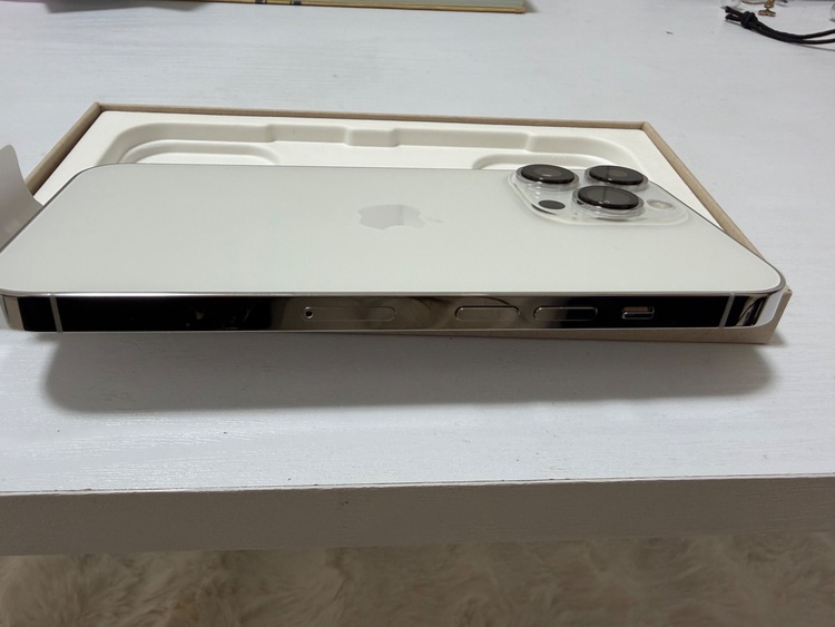 iPhone13Pro ホワイト（スマホ）の商品画像 - 査定依頼日：2026年3月7日 - 最高査定価格：55,000円