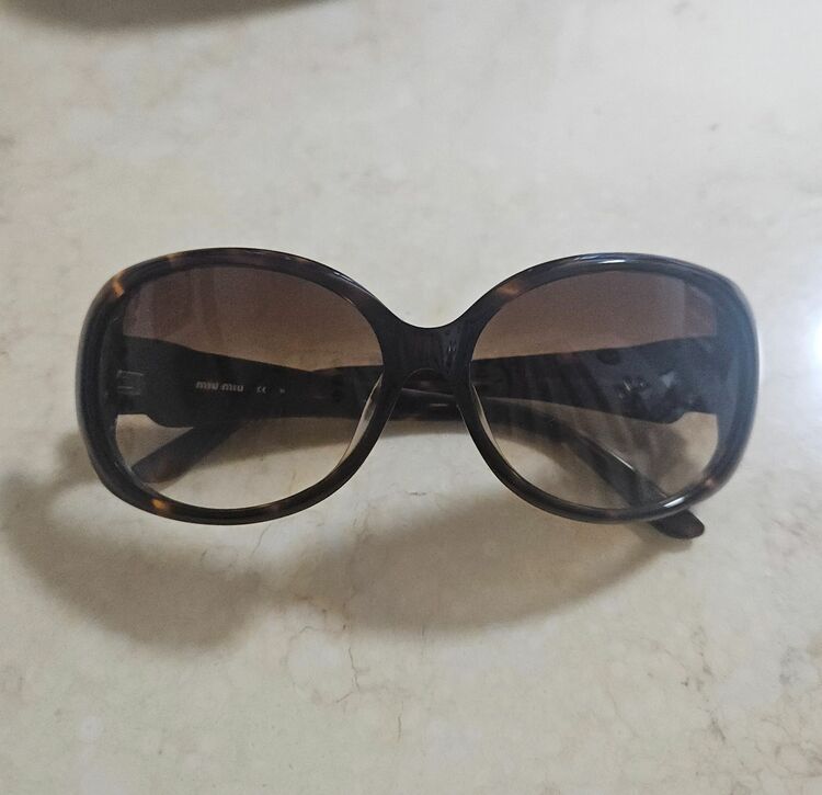 サングラス（ブランド財布・小物）の商品画像 - 査定依頼日：2025年9月26日 - 最高査定価格：5,000円