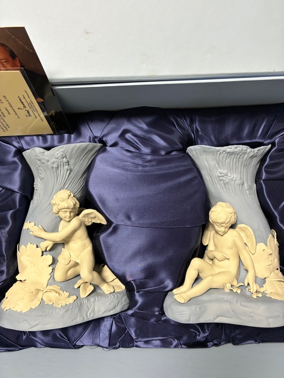ウエッジウッド1999年ペア花瓶（美術品・骨董品）の商品画像 - 査定依頼日：2026年7月22日 - 最高査定価格：5,000円