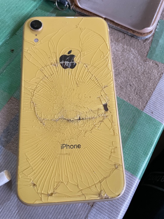 iPhone XR（スマホ）の商品画像 - 査定依頼日：2025年10月4日 - 最高査定価格：500円