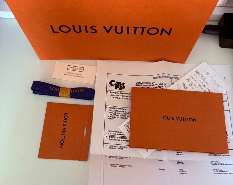 ジッピーウォレット ニロティカス（内側ゴートスキン） 紺色（ブランド財布・小物）の商品画像 - 査定依頼日：2026年3月17日 - 最高査定価格：100,000円